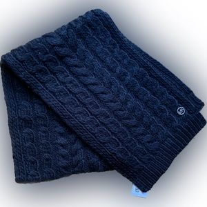 NWT Michael Kors Cable Knit Scarf With Emblem | Black